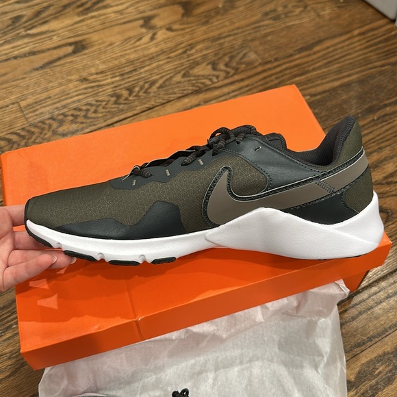 Nike Men's Legend Essential 2 Running Shoes, Cargo Khakj/Olive Grey, 11.5 - Picture 2 of 6